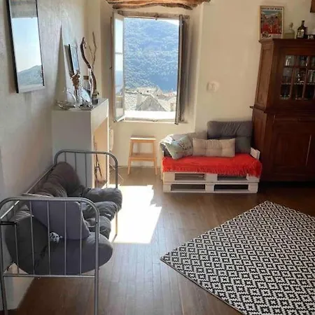 Maison De Village